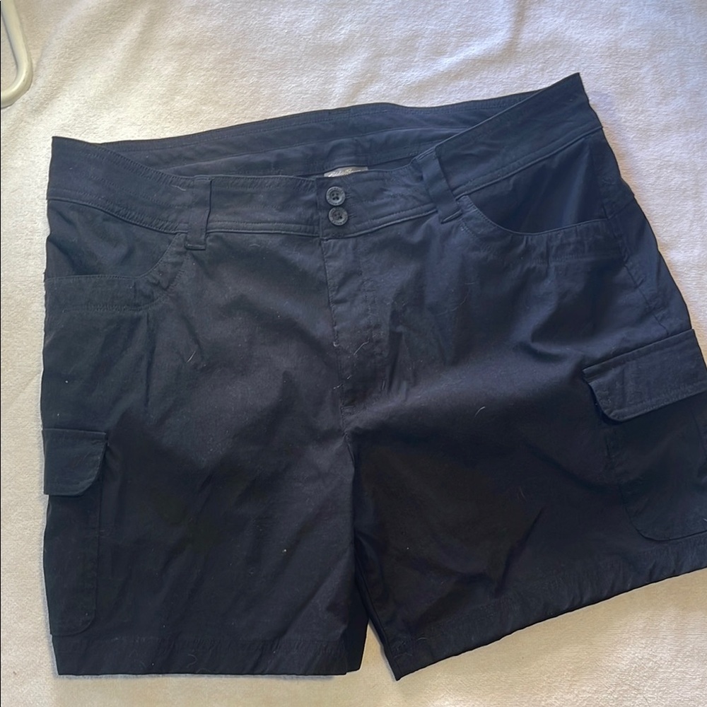 Eddie Bauer Women's Black Buttoned Shorts 14